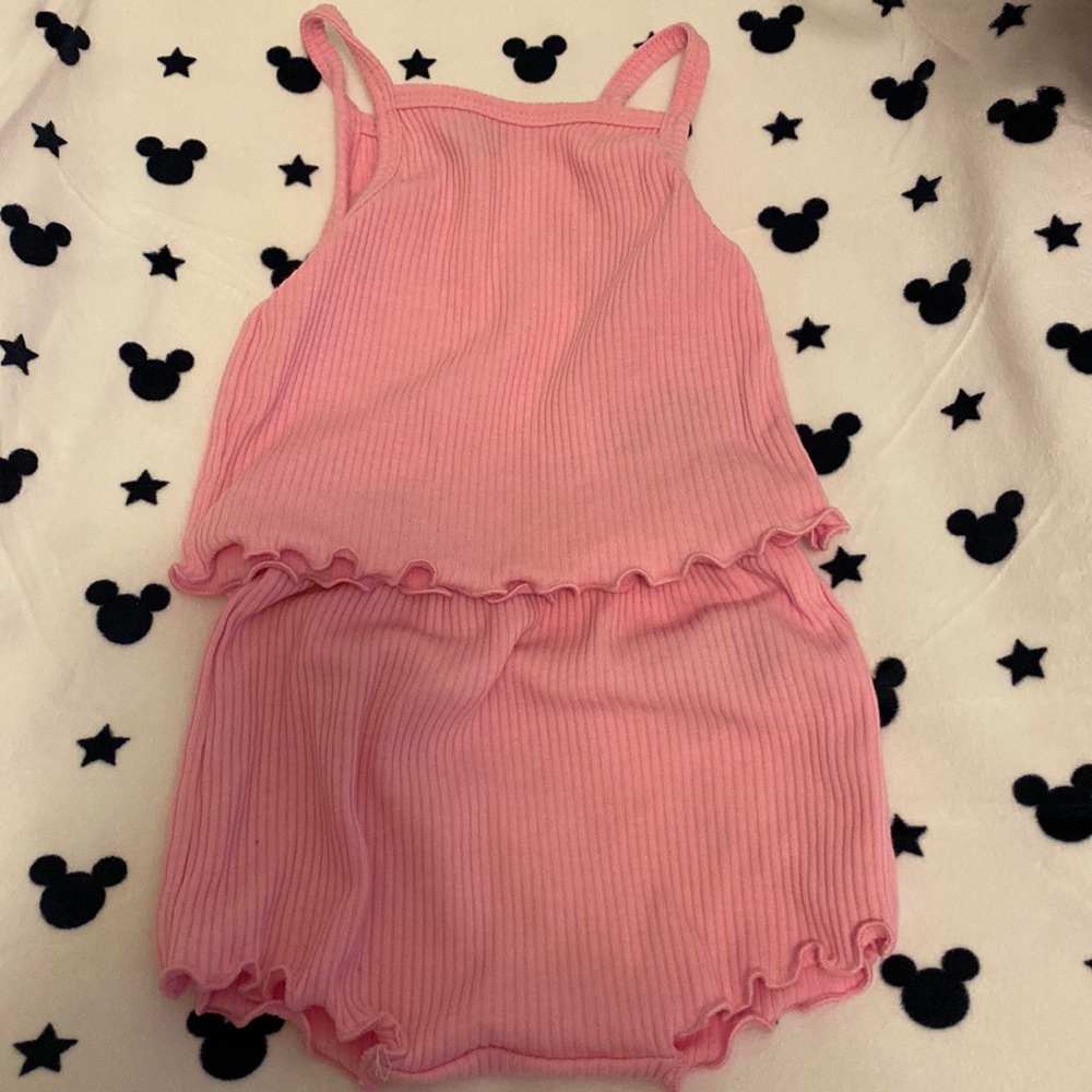 Old Navy two piece outfit used size 3-6 months